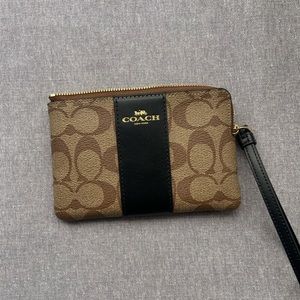 Small Coach wristlet